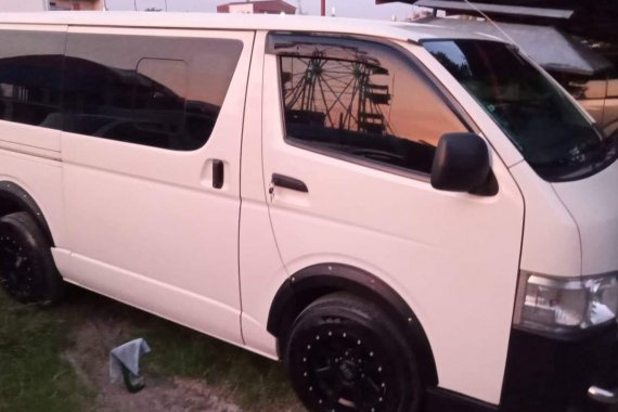 Selling 2016 Toyota Hi-ace Commuter in Binangonan