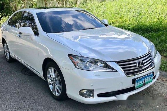 White Lexus Es 350 2010 at 68000 km for sale