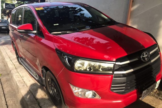 Selling Red Toyota Innova 2017 
