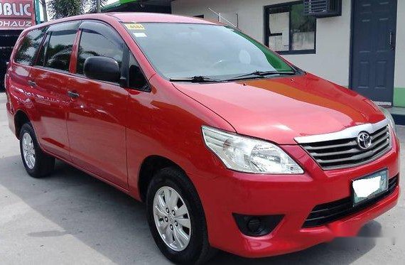 Red Toyota Innova 2013 at 83000 km for sale 