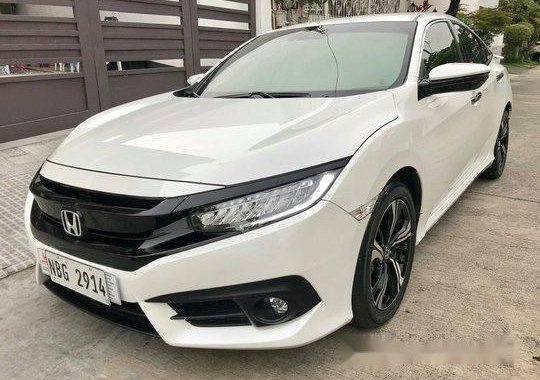 Selling White Honda Civic 2018 Automatic Gasoline at 10000 km