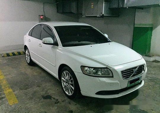 Selling White Volvo S40 2010 Automatic Gasoline 