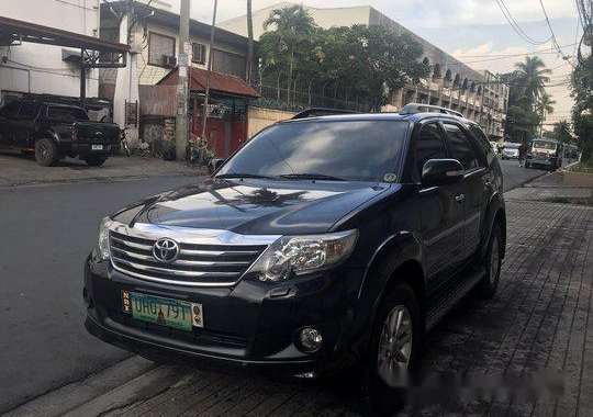 Selling Black Toyota Fortuner 2013 at 24952 km