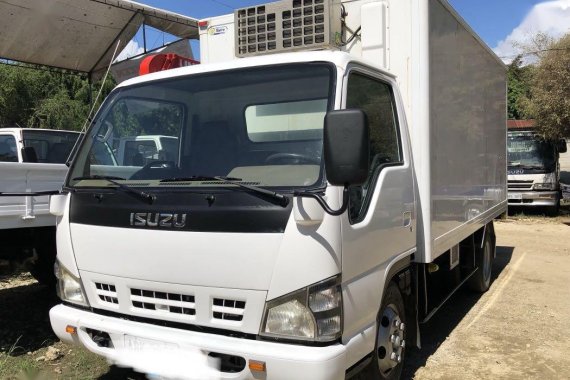 Selling 2017 Isuzu Elf in Cebu City