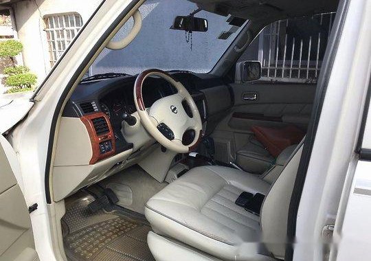 White Nissan Patrol 2013 at 157000 km for sale 