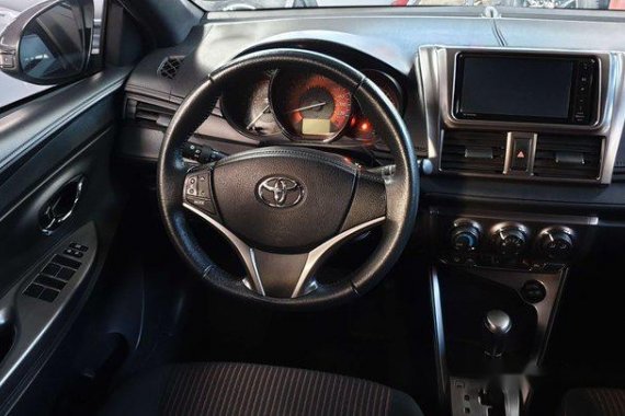 Grey Toyota Yaris 2016 at 14000 km for sale