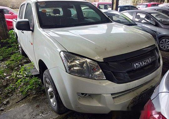 White Isuzu D-Max 2017 at 36000 km for sale
