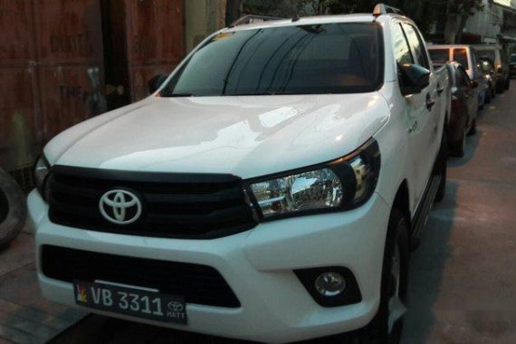 Sell White 2016 Toyota Hilux at 78000 km