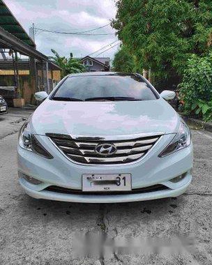 White Hyundai Sonata 2011 for sale in Manila