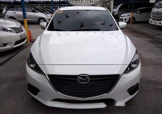 White Mazda 3 2016 at 44000 km for sale 