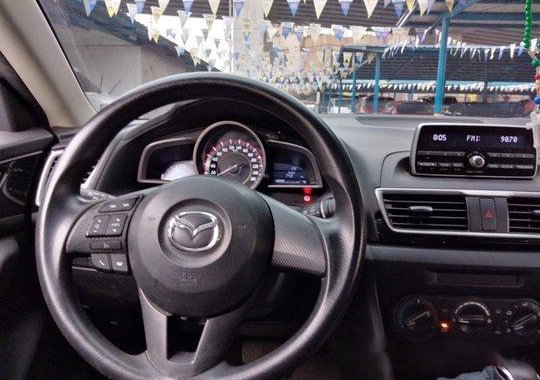 White Mazda 3 2016 at 44000 km for sale 