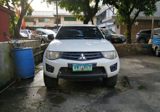 Selling White Mitsubishi Strada 2013 Manual Diesel at 55000 km