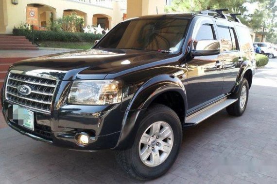 Black Ford Everest 2009 at 32000 km for sale