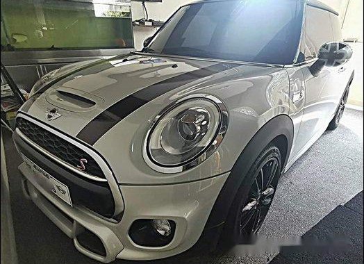 Sell White 2018 Mini Cooper Automatic Gasoline at 2000 km