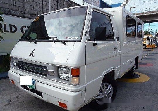 Sell White 2014 Mitsubishi L300 at 28000 km 