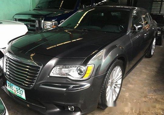 Selling Chrysler 300c 2013 at 16473 km 