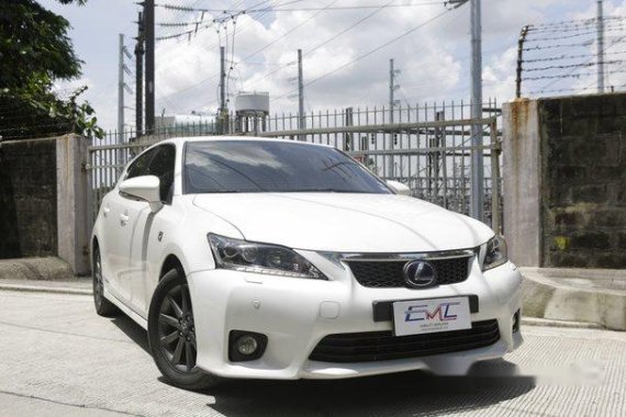 White Lexus Ct 2011 for sale in Quezon City