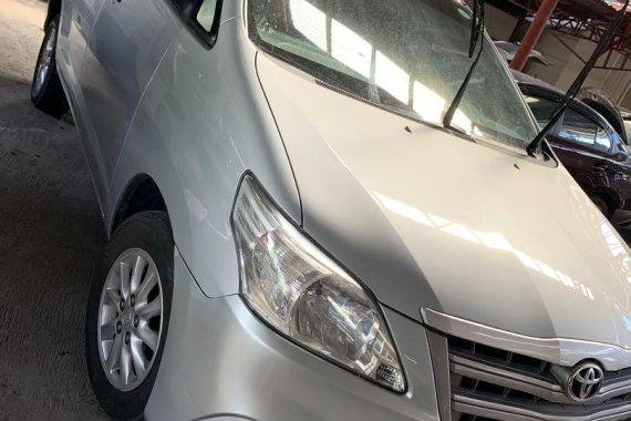 Selling Silver Toyota Innova 2015 in Quezon City