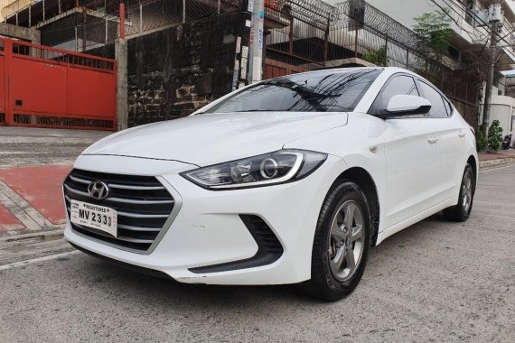 Selling White Hyundai Elantra 2018 in Quezon City