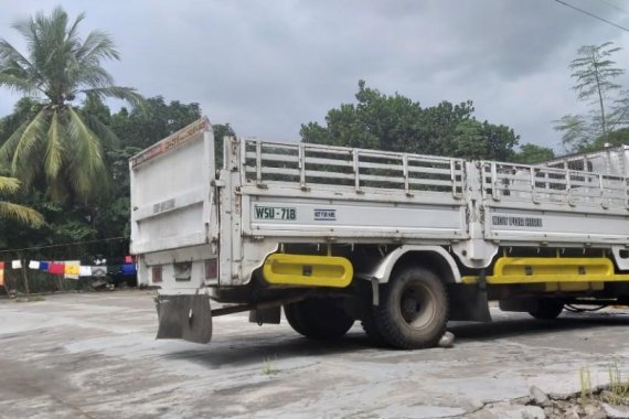 White Isuzu Elf 1997 for sale in Digos