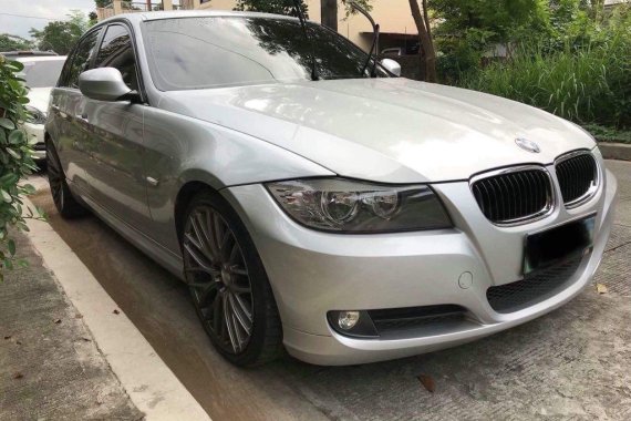 Pearlwhite Bmw 3-Series 2012 for sale in Automatic