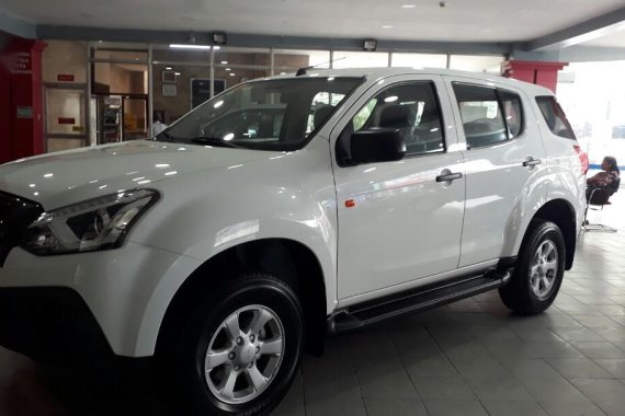 Selling White Isuzu Mu-X 0 in Makati