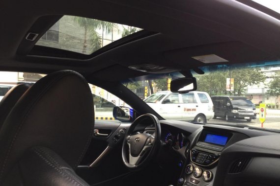 Sell Blue 2013 Hyundai Genesis in Pasig