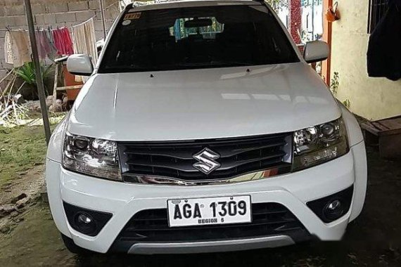 Selling White Suzuki Grand Vitara 2014 in Pamplona