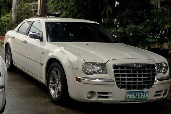 White Chrysler 300c 2012 for sale in Makati