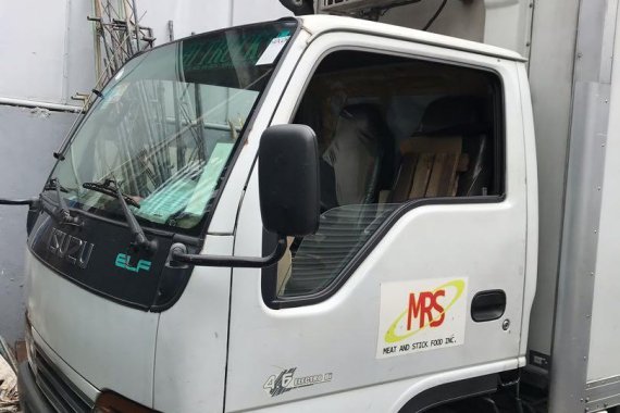 Selling White Isuzu Elf 2009 in Manila