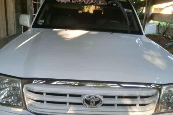 Selling White Toyota Land Cruiser 2001 in Angeles