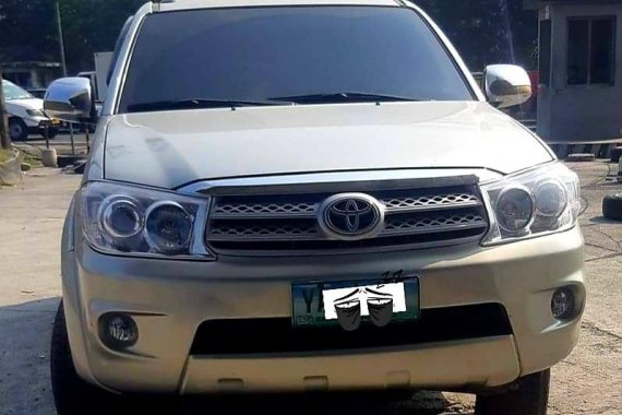 Selling Silver Toyota Fortuner 2006 in Makati