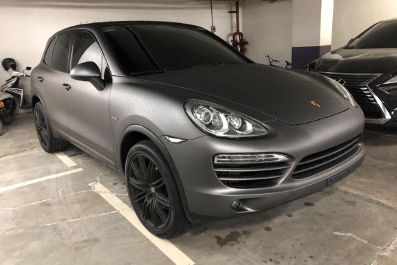 Grayblack Porsche Cayenne 2013 for sale in Manila