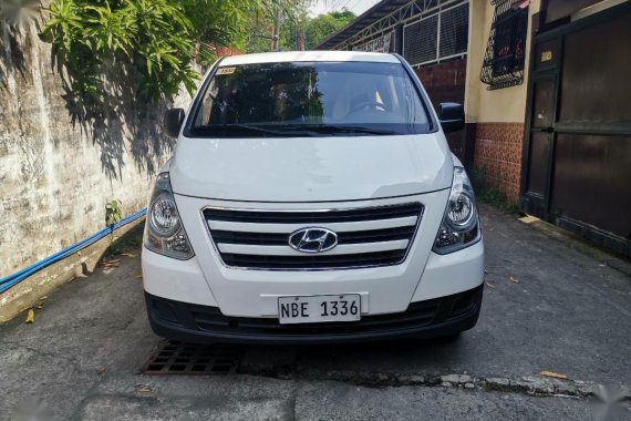 Selling White Hyundai Starex 2017 in Manila