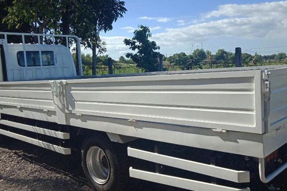 Selling White Isuzu Elf 2007 in Gapan