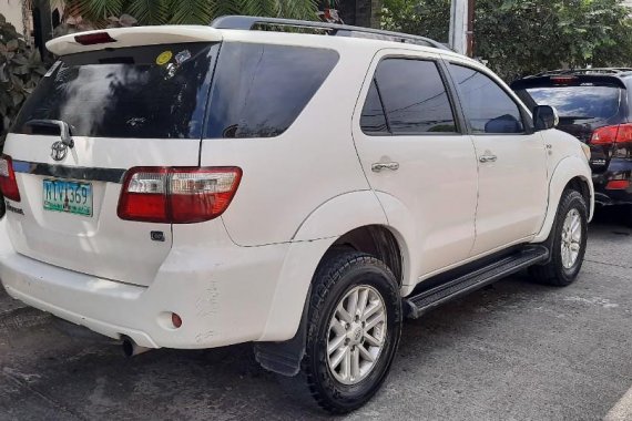 Selling White Toyota Fortuner 2018 in Manila