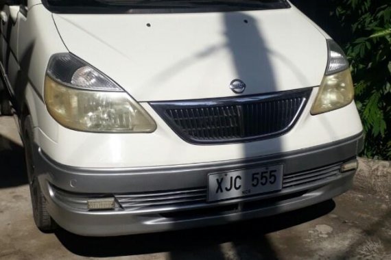 White Nissan Serena 2005 for sale in Automatic