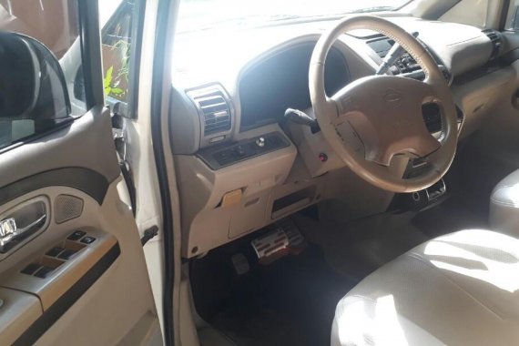 White Nissan Serena 2005 for sale in Automatic