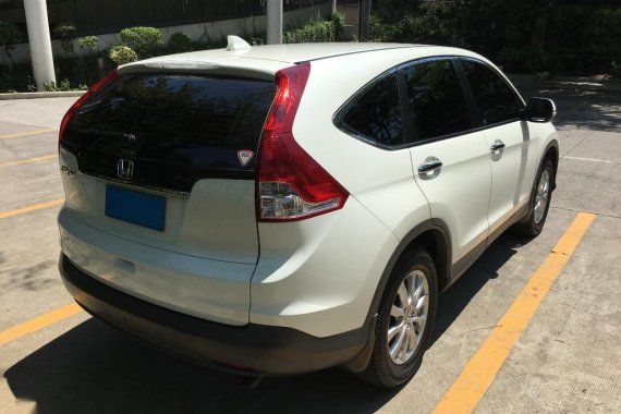 Selling Pearl White Honda Cr-V 2014 in Manila