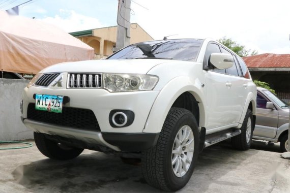 White Mitsubishi Montero 2013 for sale in Manila