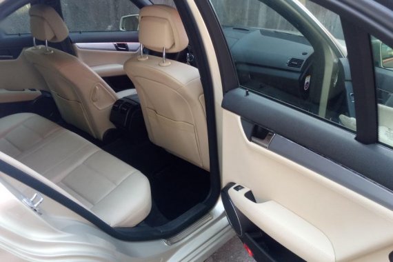 Silver Mercedes-Benz C200 2010 for sale in Automatic
