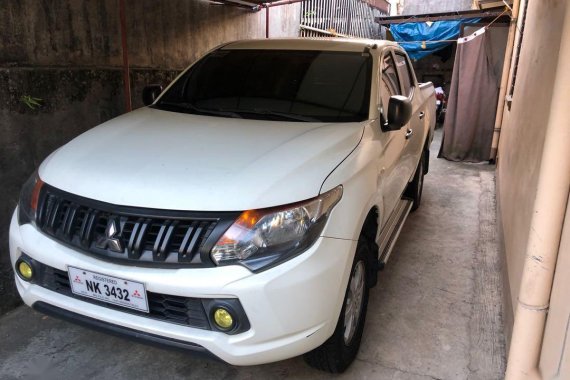 White Mitsubishi Strada 2016 for sale in Manual