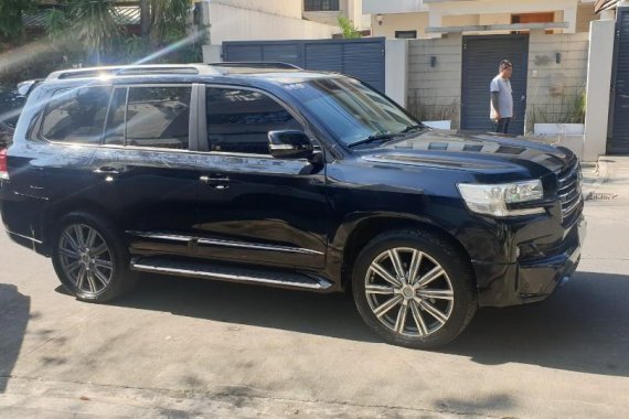 Selling Black Toyota Land Cruiser 2013 in Pasig