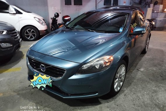 Sell Purple 2013 Volvo V40 in Manila