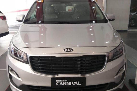 Selling Silver Kia Carnival 2020 in Makati