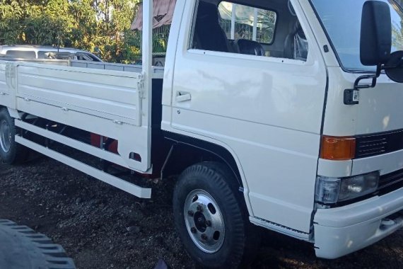 Selling White Isuzu Elf 2007 in Gapan