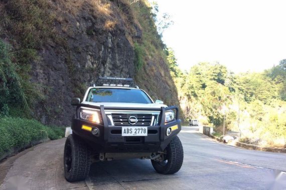 Selling Black Nissan Navara 2015 in Manila