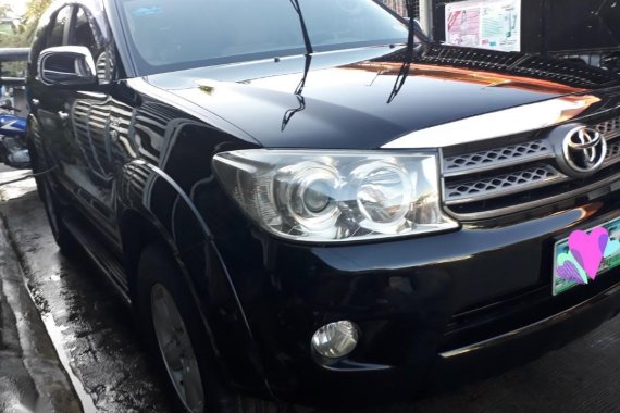 Black Toyota Fortuner 2011 for sale in Manual