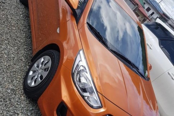 Selling Orange Hyundai Accent 2017 in Lipa