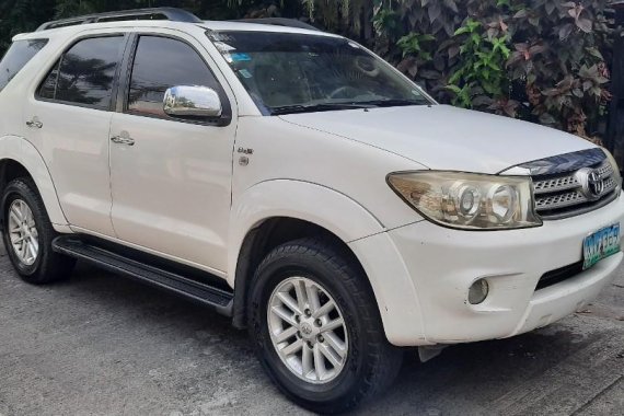 Selling White Toyota Fortuner 2018 in Manila